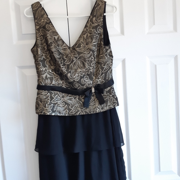 Beautiful full length gown size 8 - Picture 7 of 15